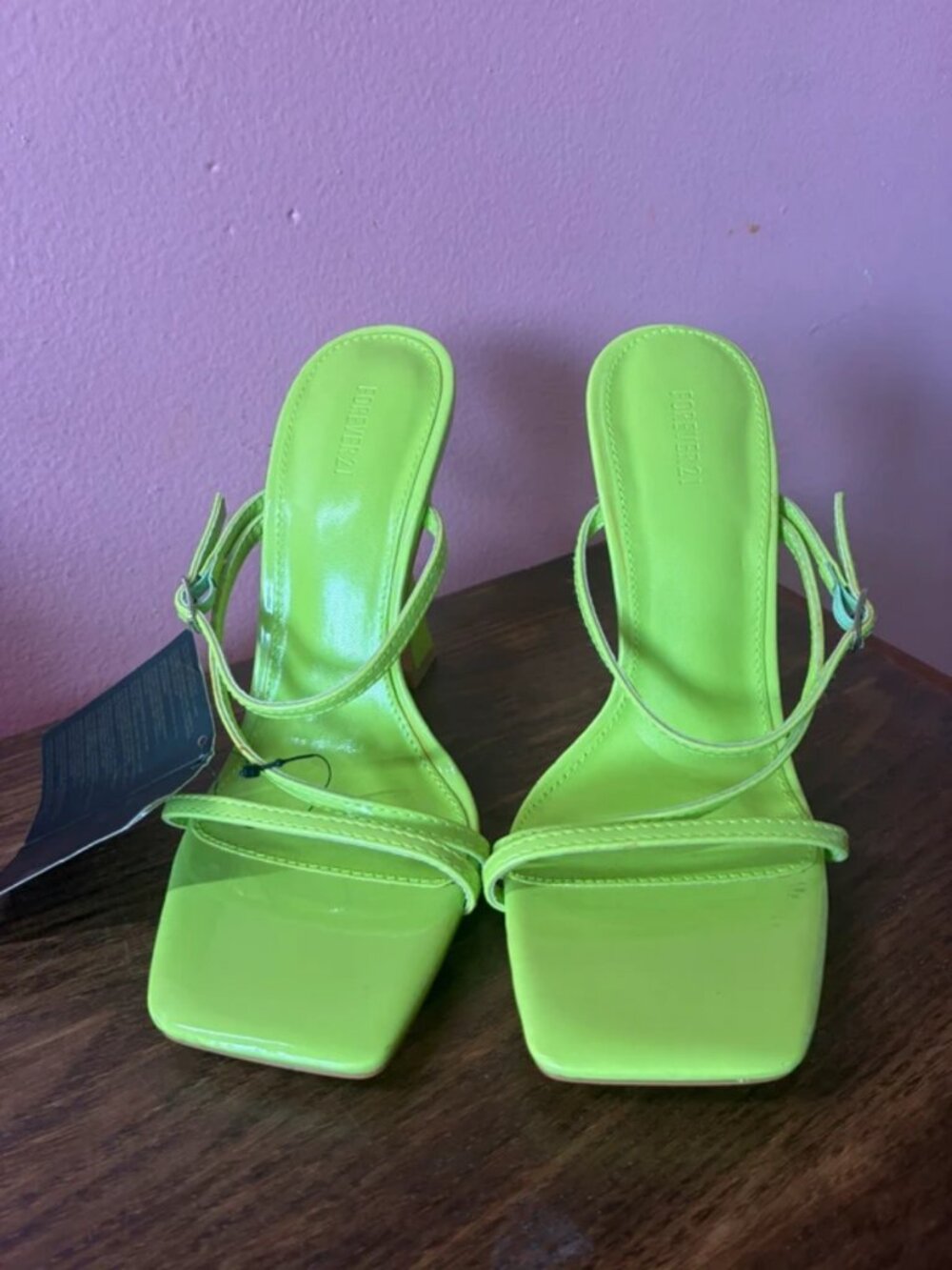 Cute green heels💚